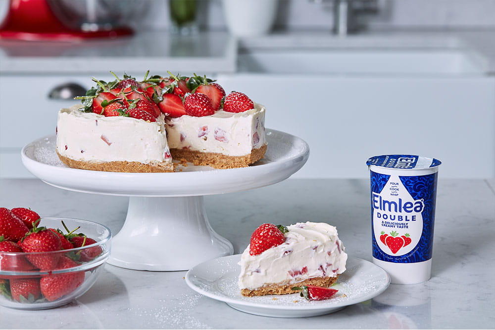 JUDY MURRAY’S NO BAKE STRAWBERRY CHEESECAKE Elmlea